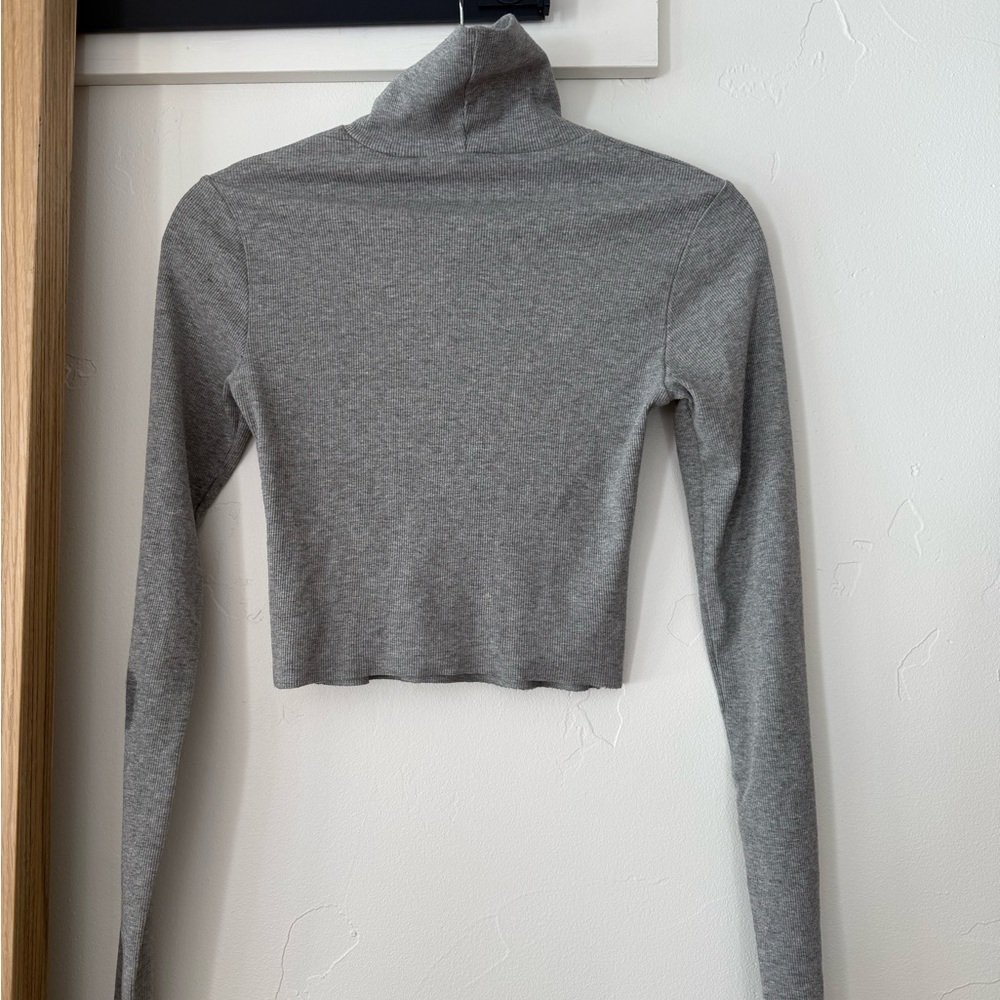 Eterne Charcoal Gray Crop Turtleneck